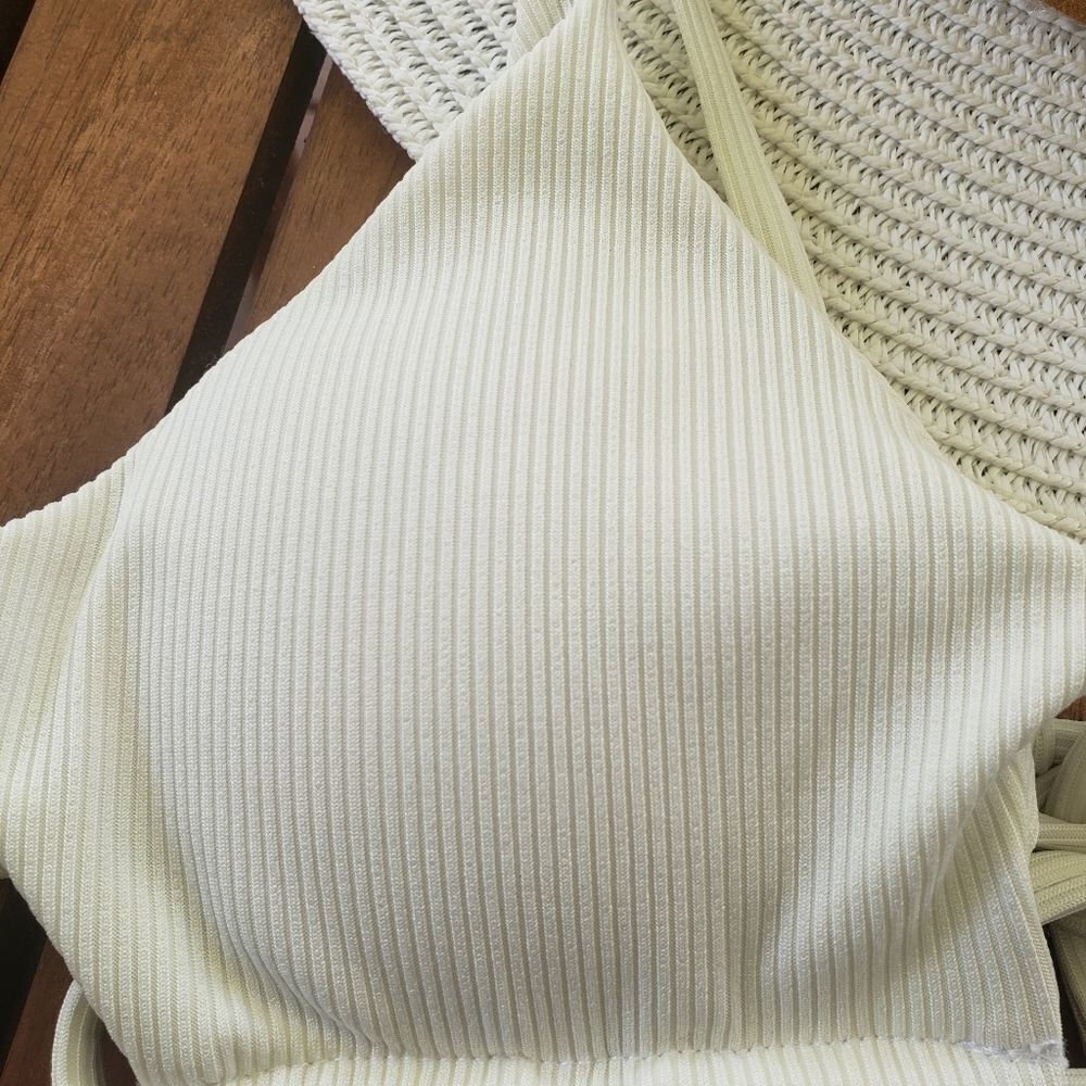 ❤White Keyhole Swimtop - Picture 3 of 5